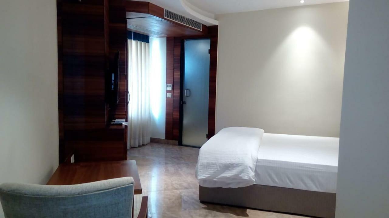 Kings Crown Salt Lake Калькутта Экстерьер фото
